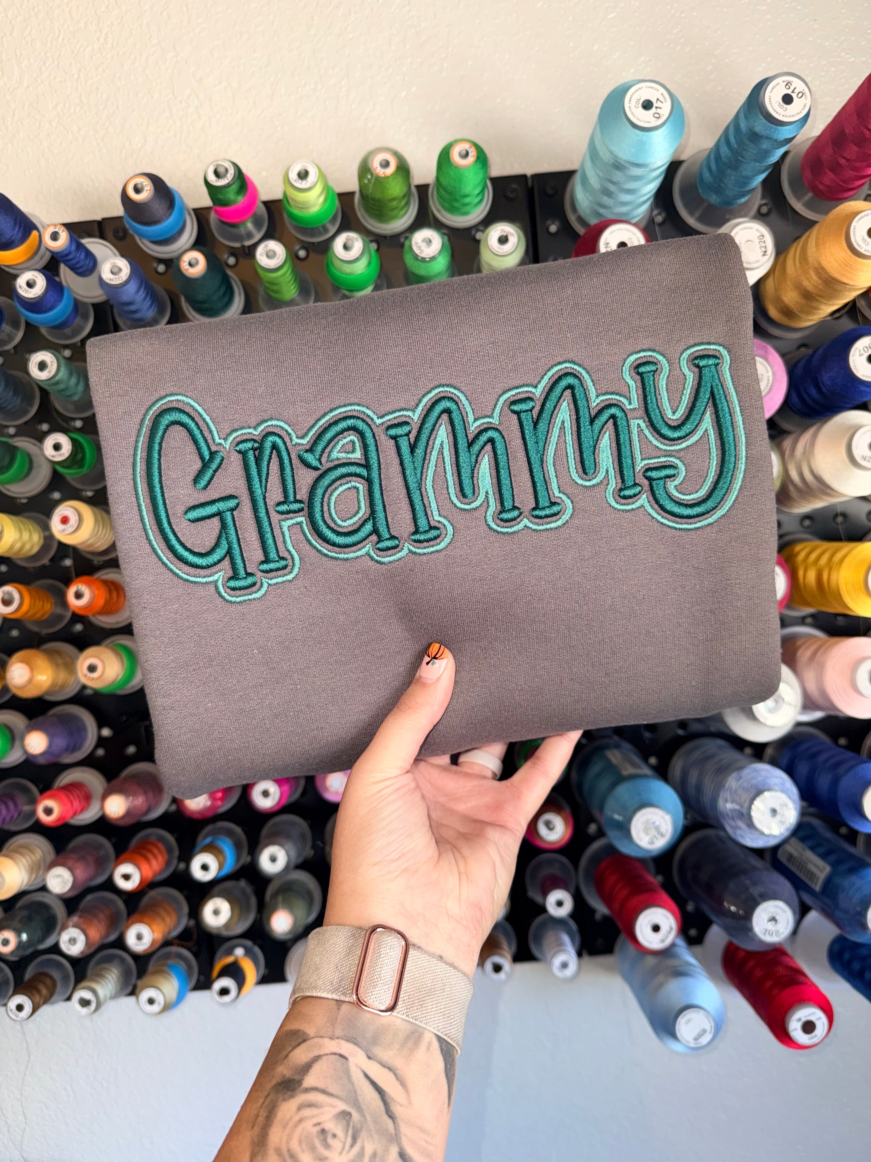 👵Grammy Puff Embroidery Sweatshirt – 3D Raised Heartfelt Design