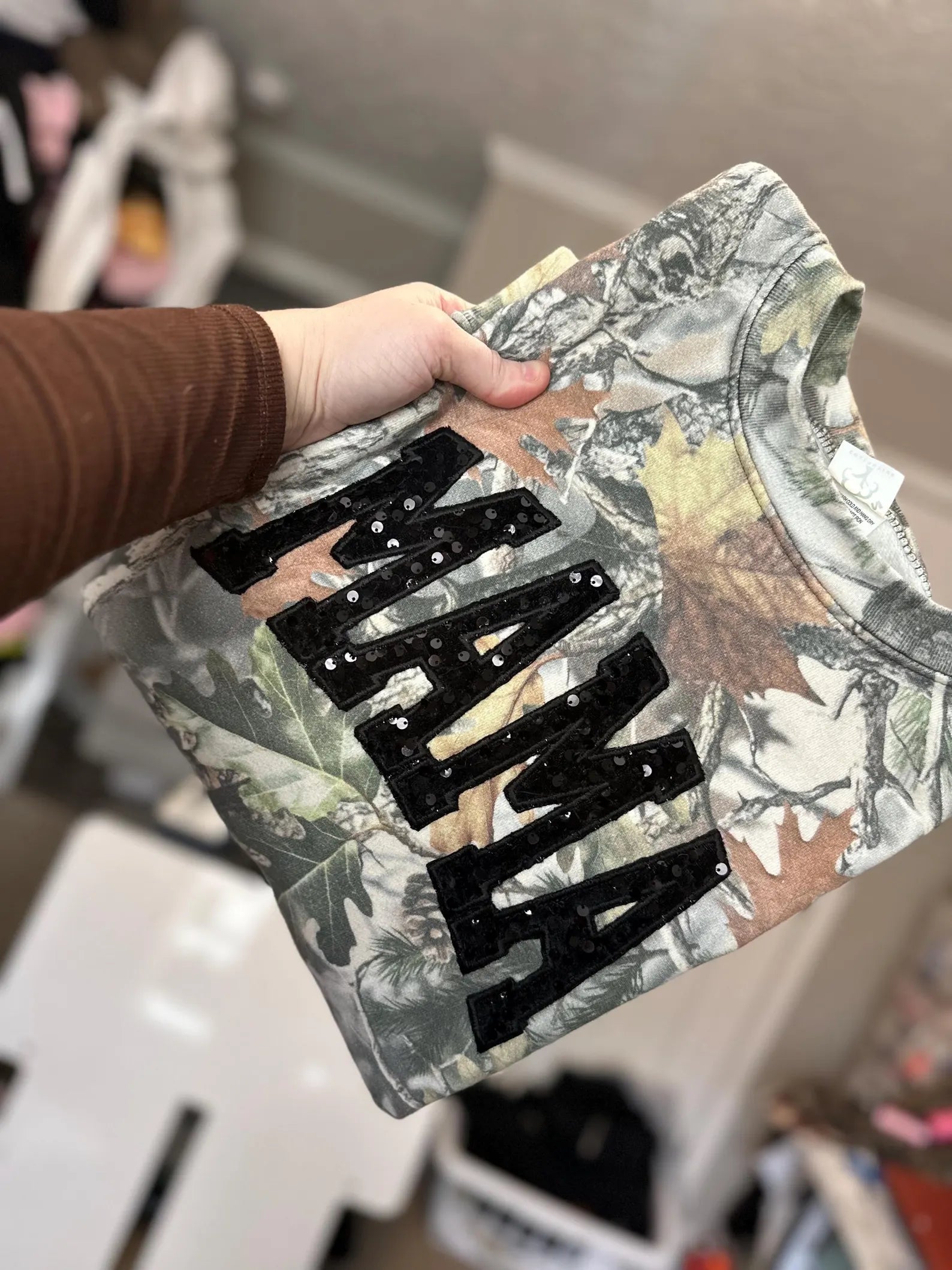 Custom Sequin MAMA Sweatshirt – Personalized Glitter Letters, Vintage Style | Gifts for Sports Mom