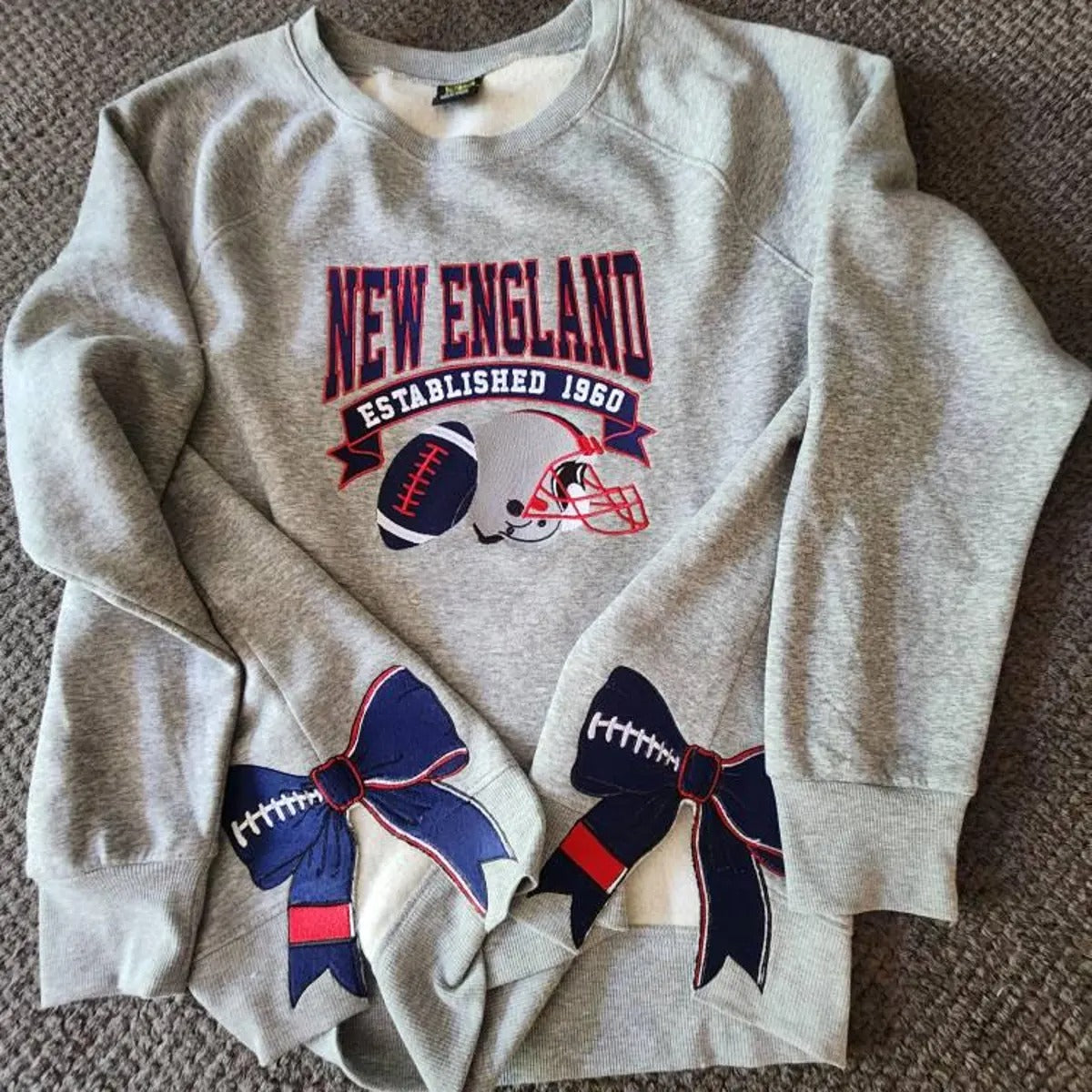 Custom Football 32 Teams Embroidered Vintage Football Team Bow Sweatshirt
