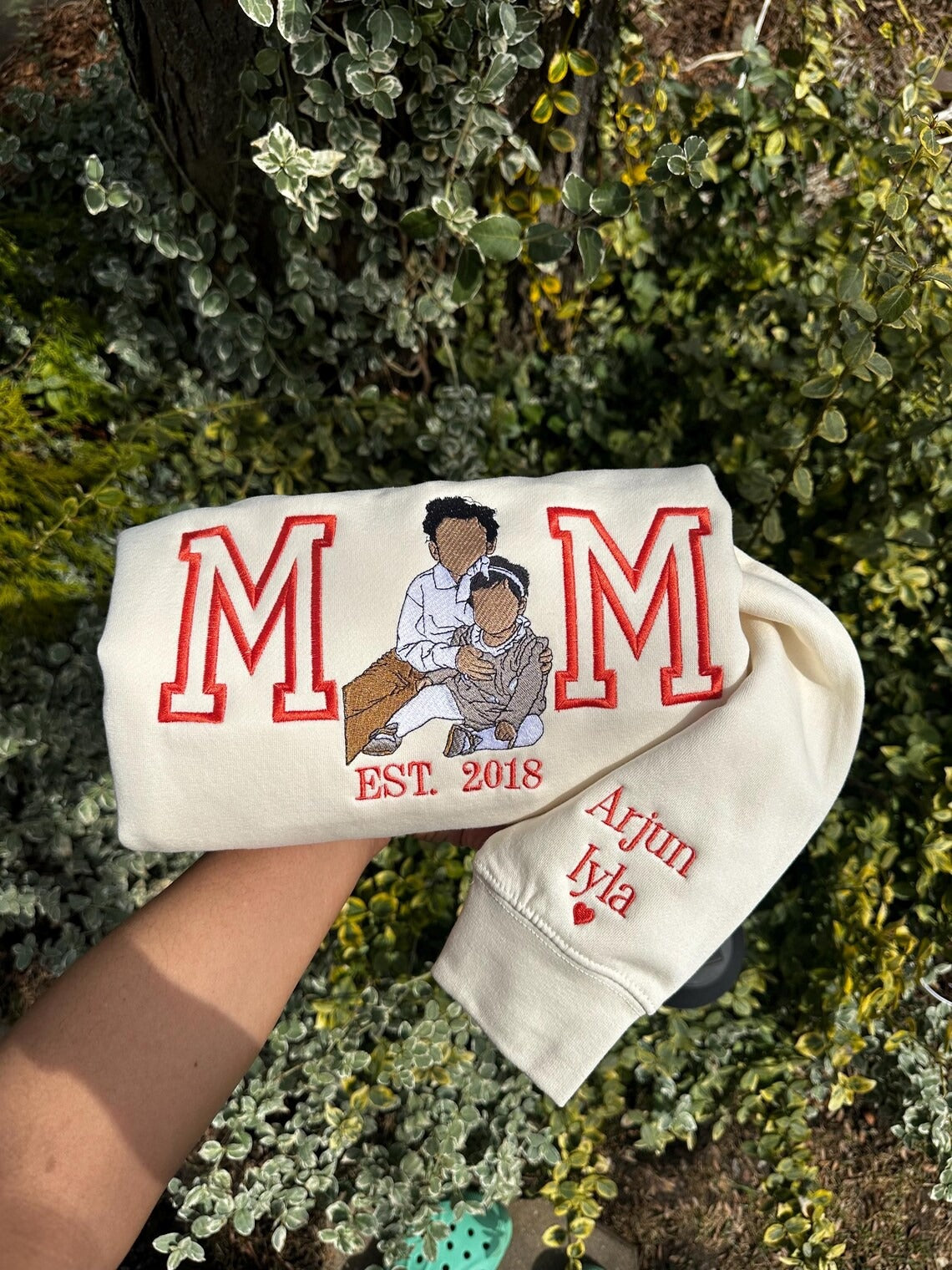 Custom Embroidered Mama Portrait Sweatshirt with Kid Name on Sleeve | Mother's Day, Christmas Gift